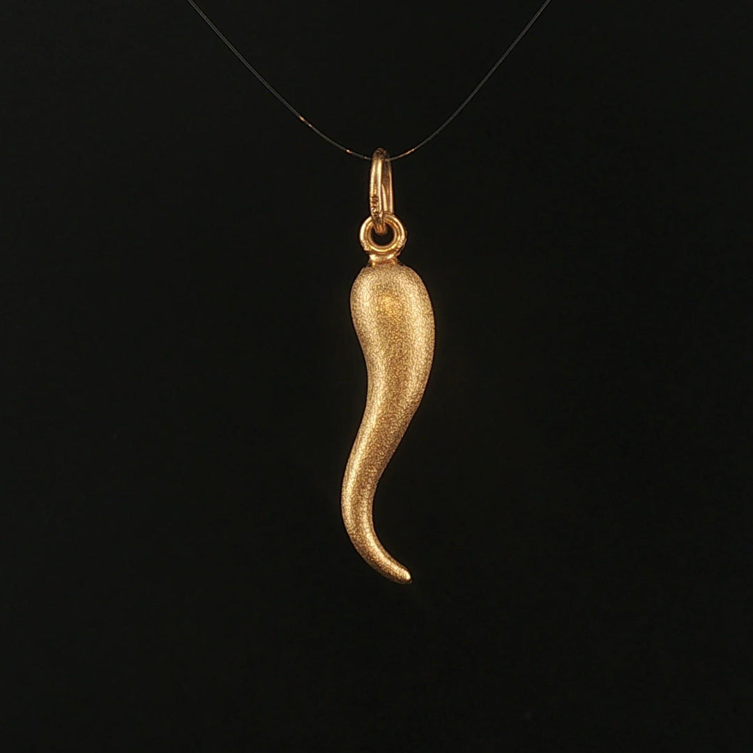 18k Yellow Gold 2.3g Satin Finish Vintage Italian Horn Pendant 1.5"
