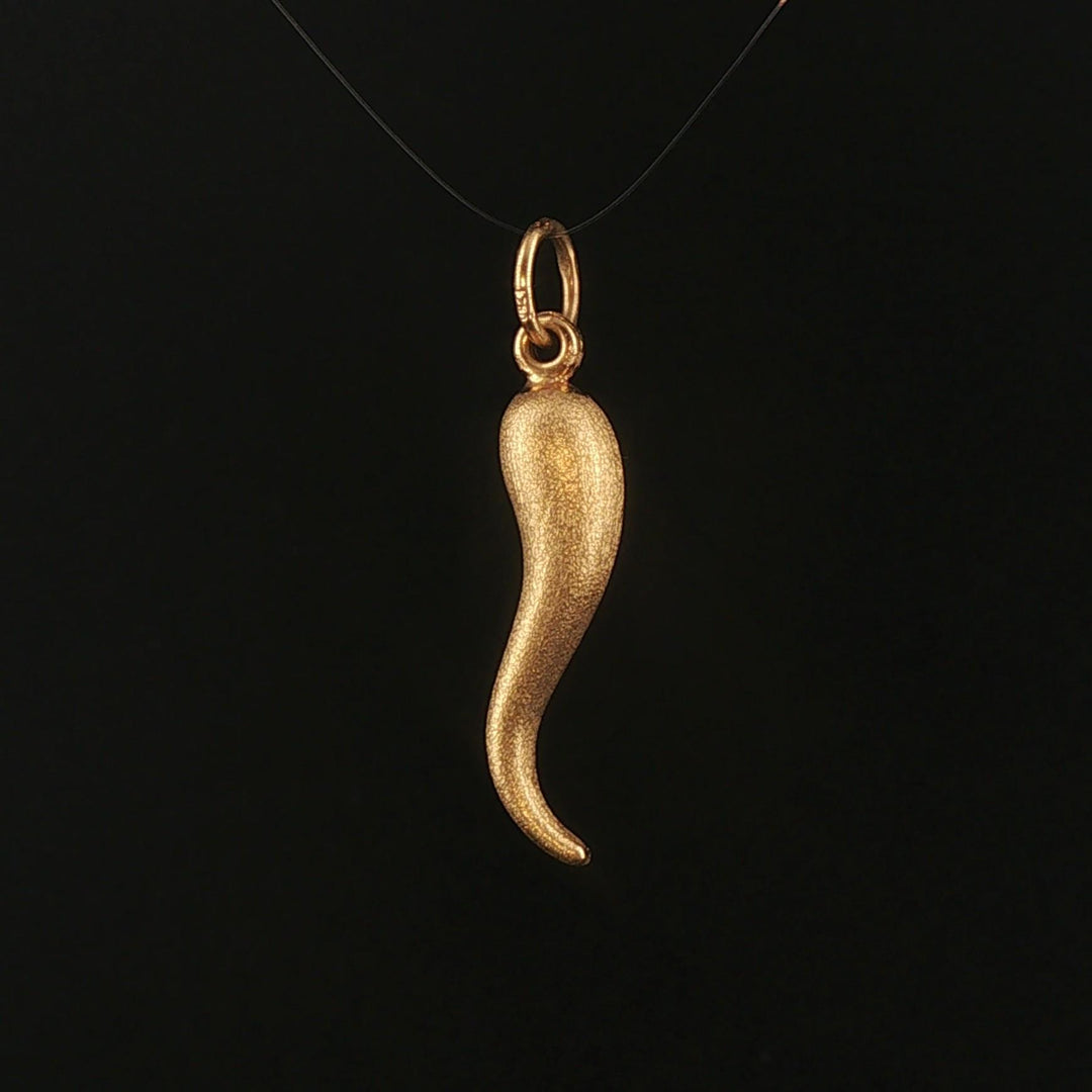 18k Yellow Gold 2.3g Satin Finish Vintage Italian Horn Pendant 1.5"