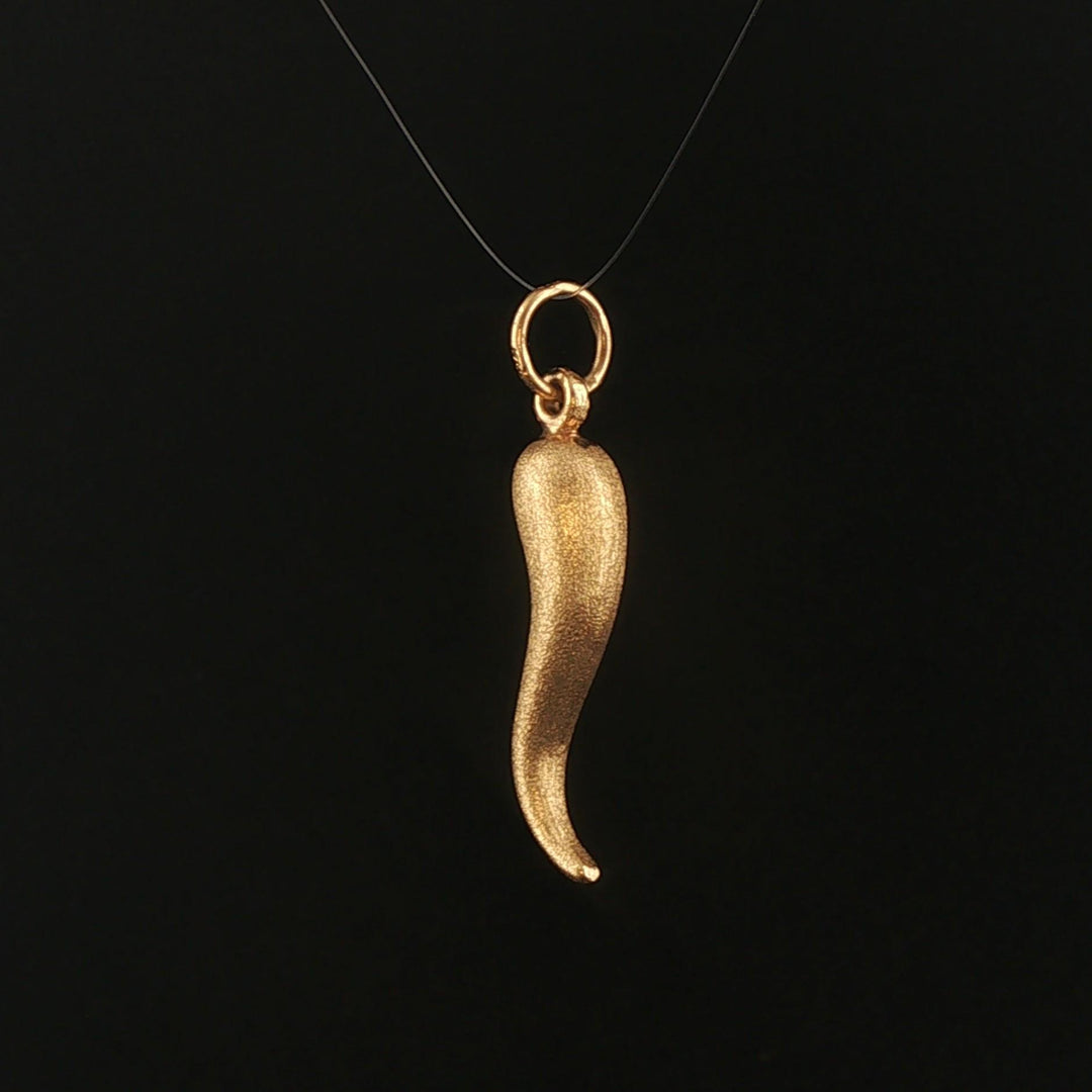 18k Yellow Gold 2.3g Satin Finish Vintage Italian Horn Pendant 1.5"