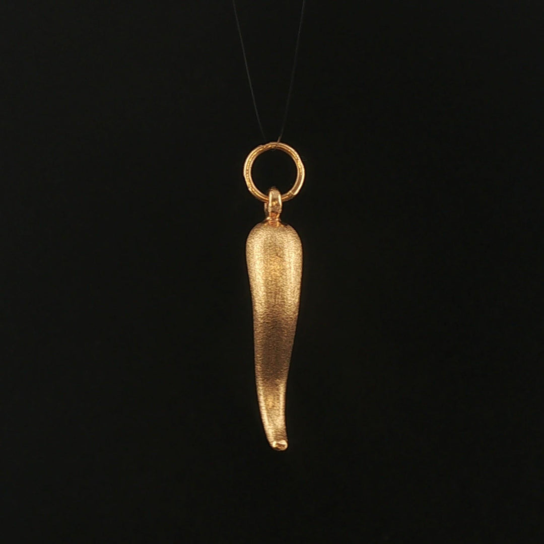 18k Yellow Gold 2.3g Satin Finish Vintage Italian Horn Pendant 1.5"