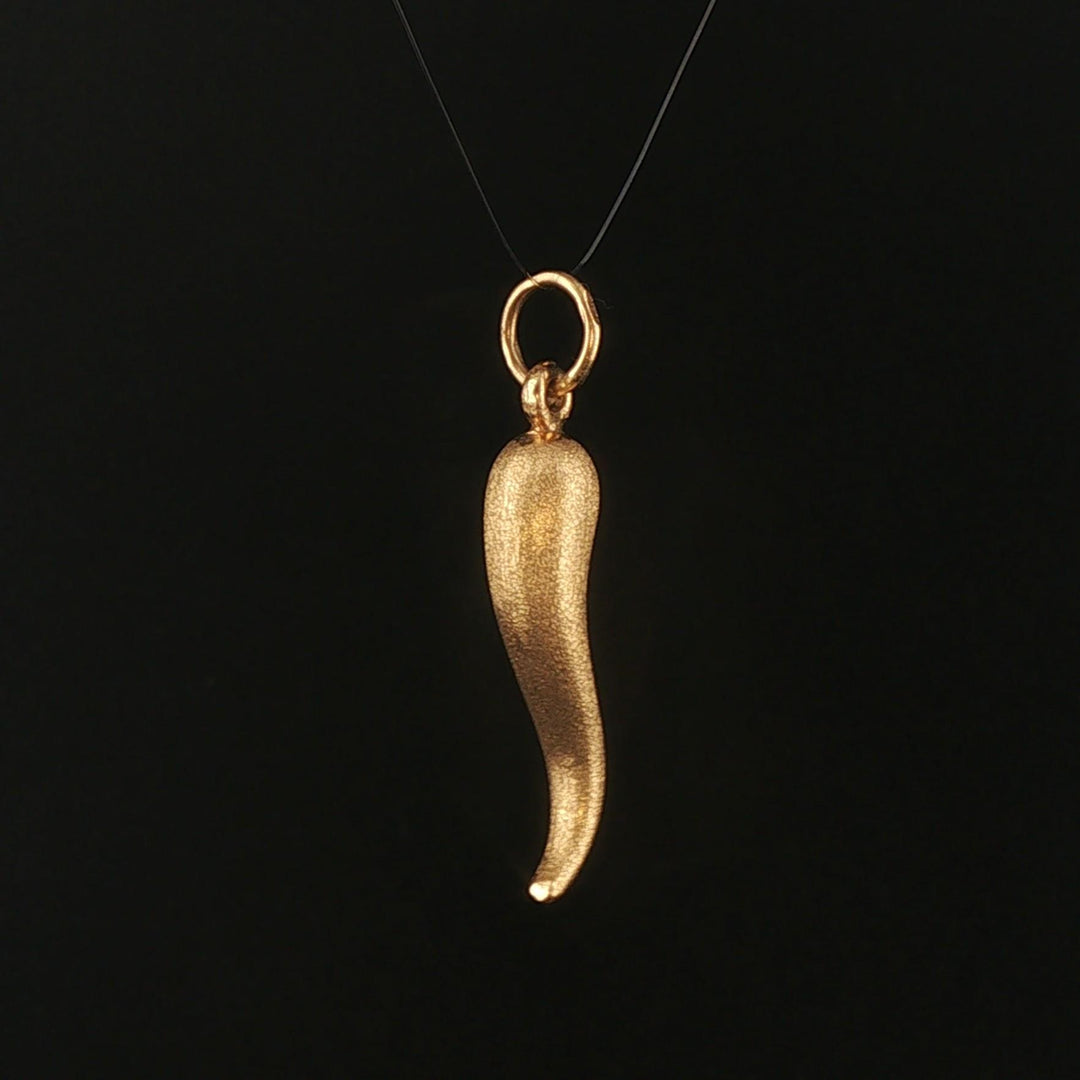 18k Yellow Gold 2.3g Satin Finish Vintage Italian Horn Pendant 1.5"