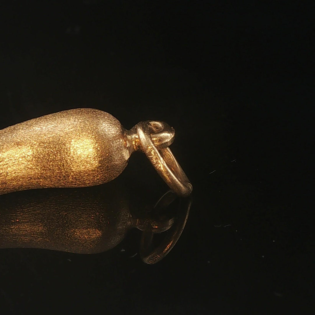 18k Yellow Gold 2.3g Satin Finish Vintage Italian Horn Pendant 1.5"