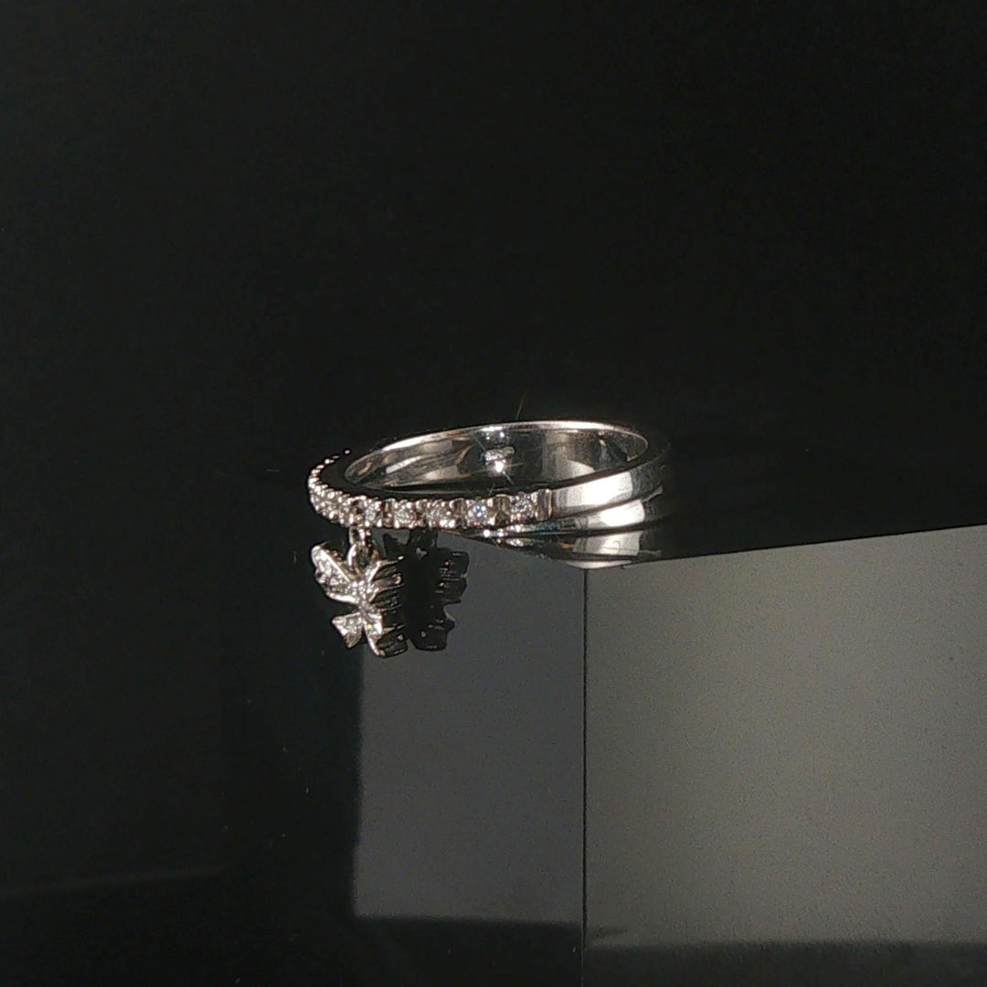 18k White Gold and 0.15cttw Diamond Butterfly Charm Band Ring Italy Size 7.5