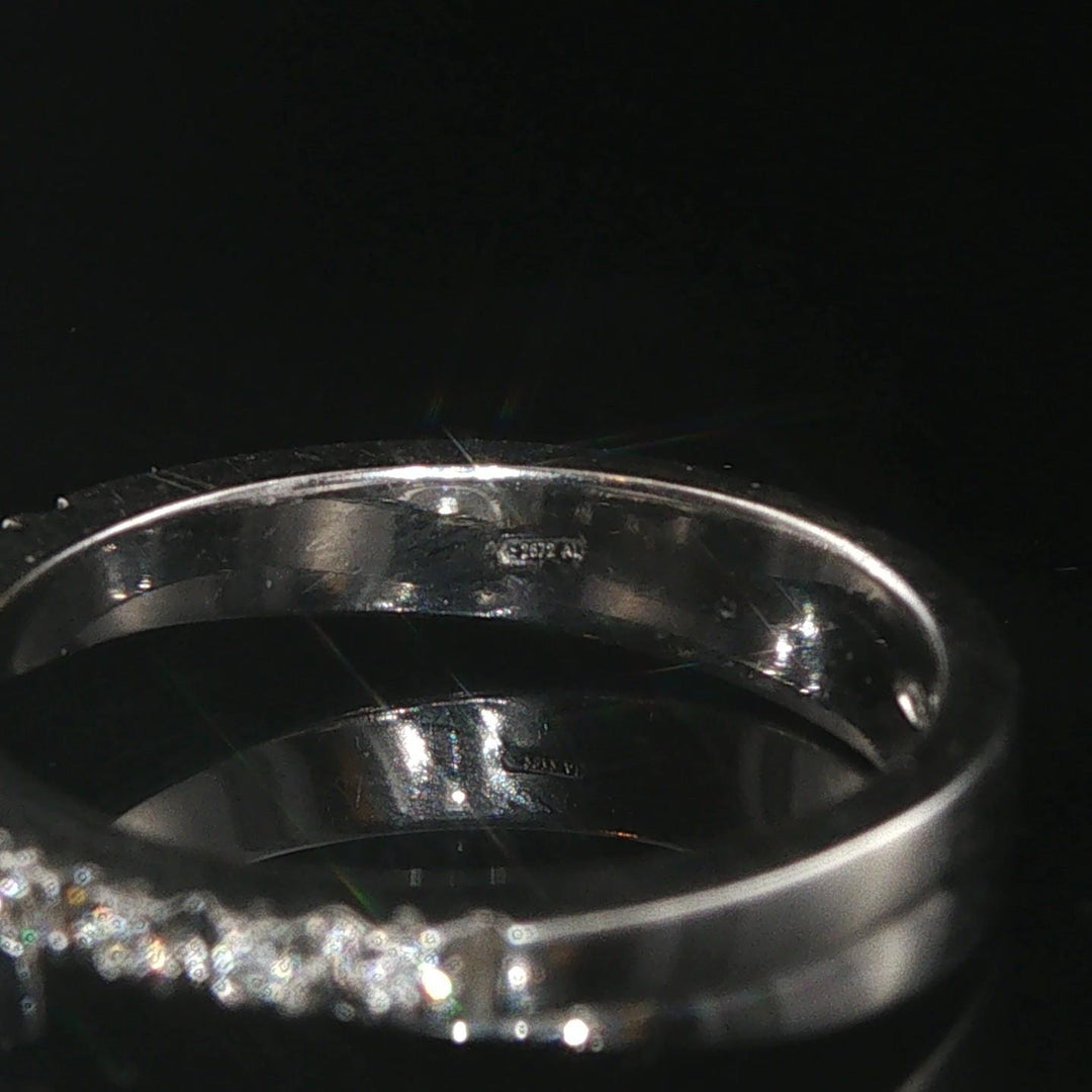 18k White Gold and 0.15cttw Diamond Butterfly Charm Band Ring Italy Size 7.5