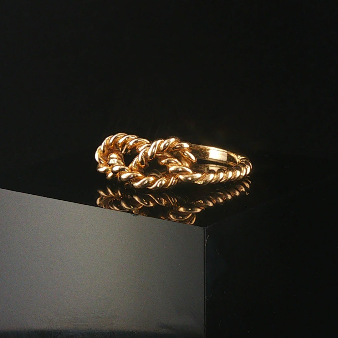 14k Yellow Gold and 3.3g Ladies Vintage Knot Rope Ring Size 6