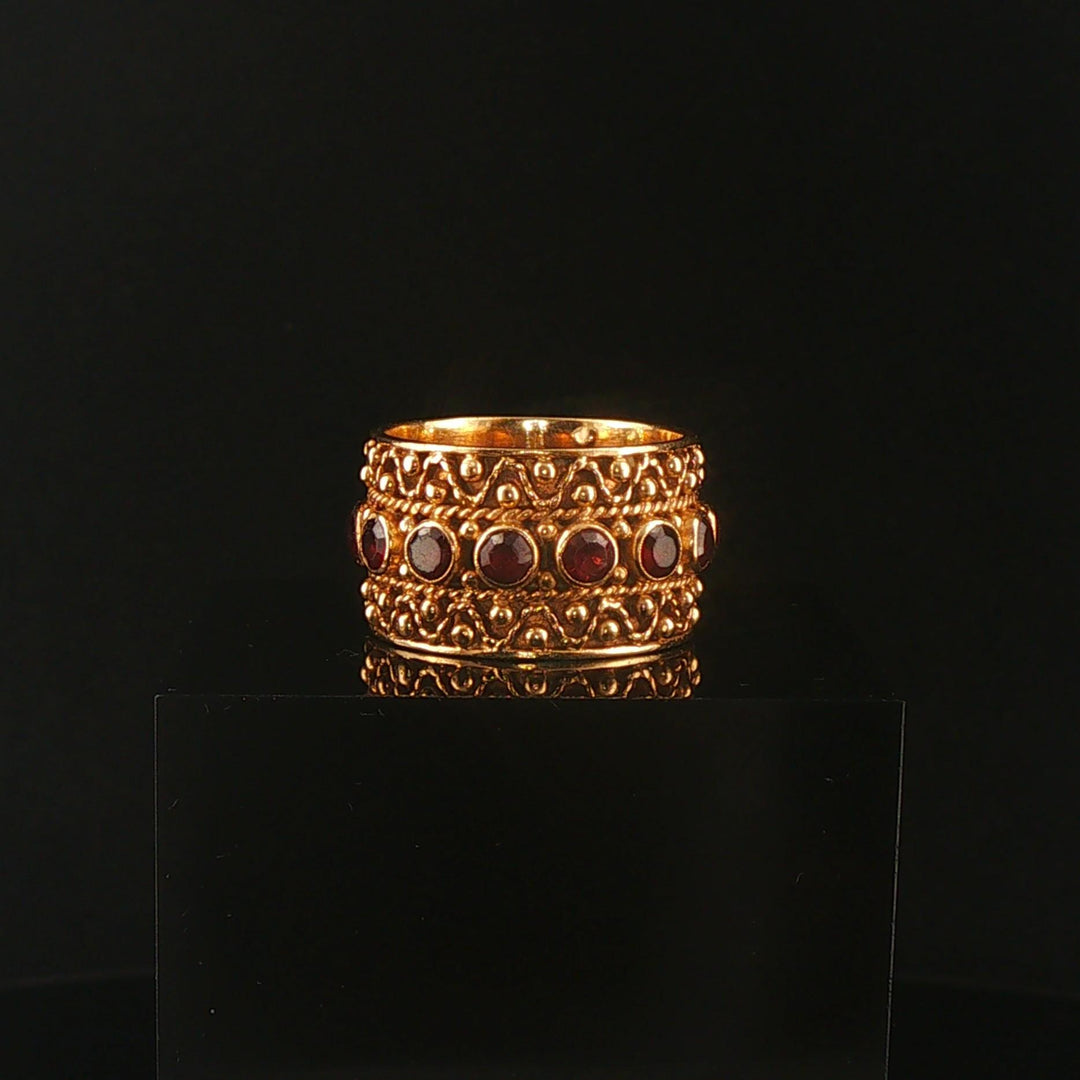 14k Yellow Gold and Garnet 7.3g Solid Vintage Ladies Band Ring Size 7