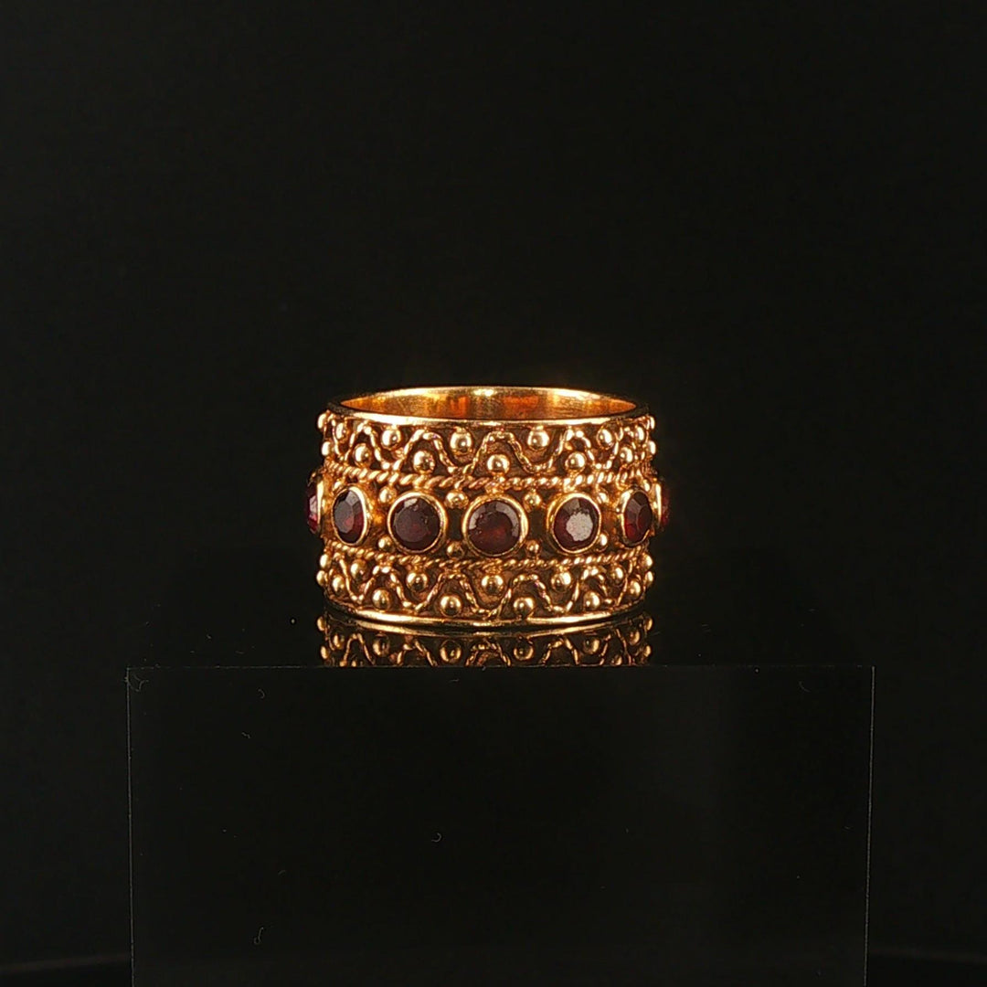 14k Yellow Gold and Garnet 7.3g Solid Vintage Ladies Band Ring Size 7