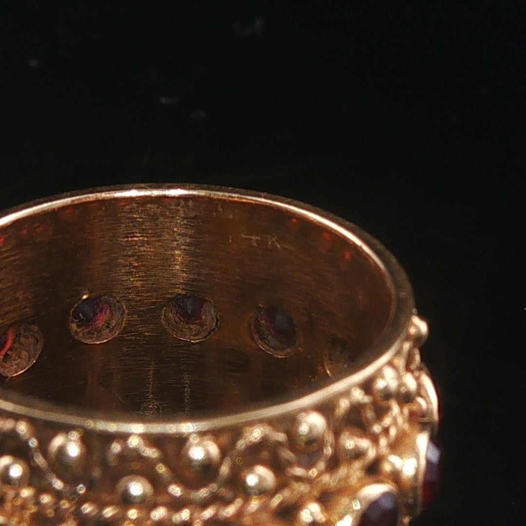 14k Yellow Gold and Garnet 7.3g Solid Vintage Ladies Band Ring Size 7