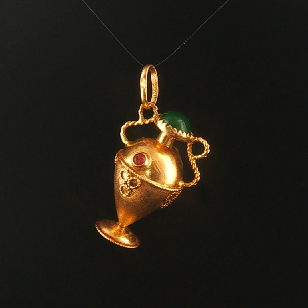 18k Yellow Gold and Cabochon Glass 6.8g Vintage Amphora Charm Pendant Italy