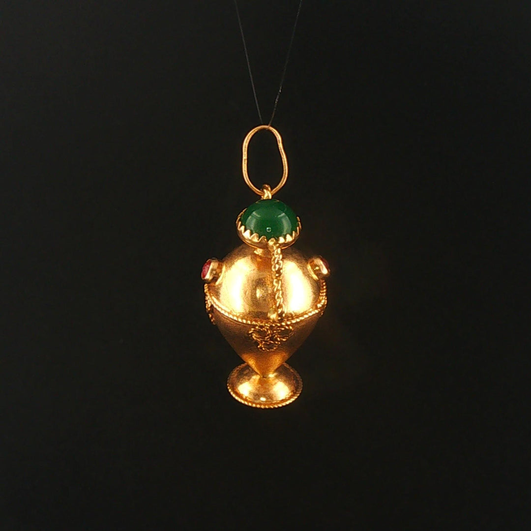 18k Yellow Gold and Cabochon Glass 6.8g Vintage Amphora Charm Pendant Italy