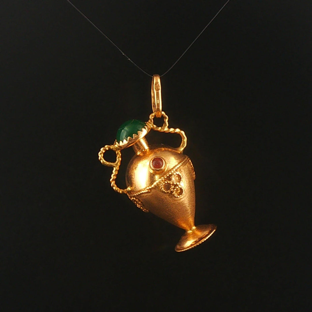 18k Yellow Gold and Cabochon Glass 6.8g Vintage Amphora Charm Pendant Italy