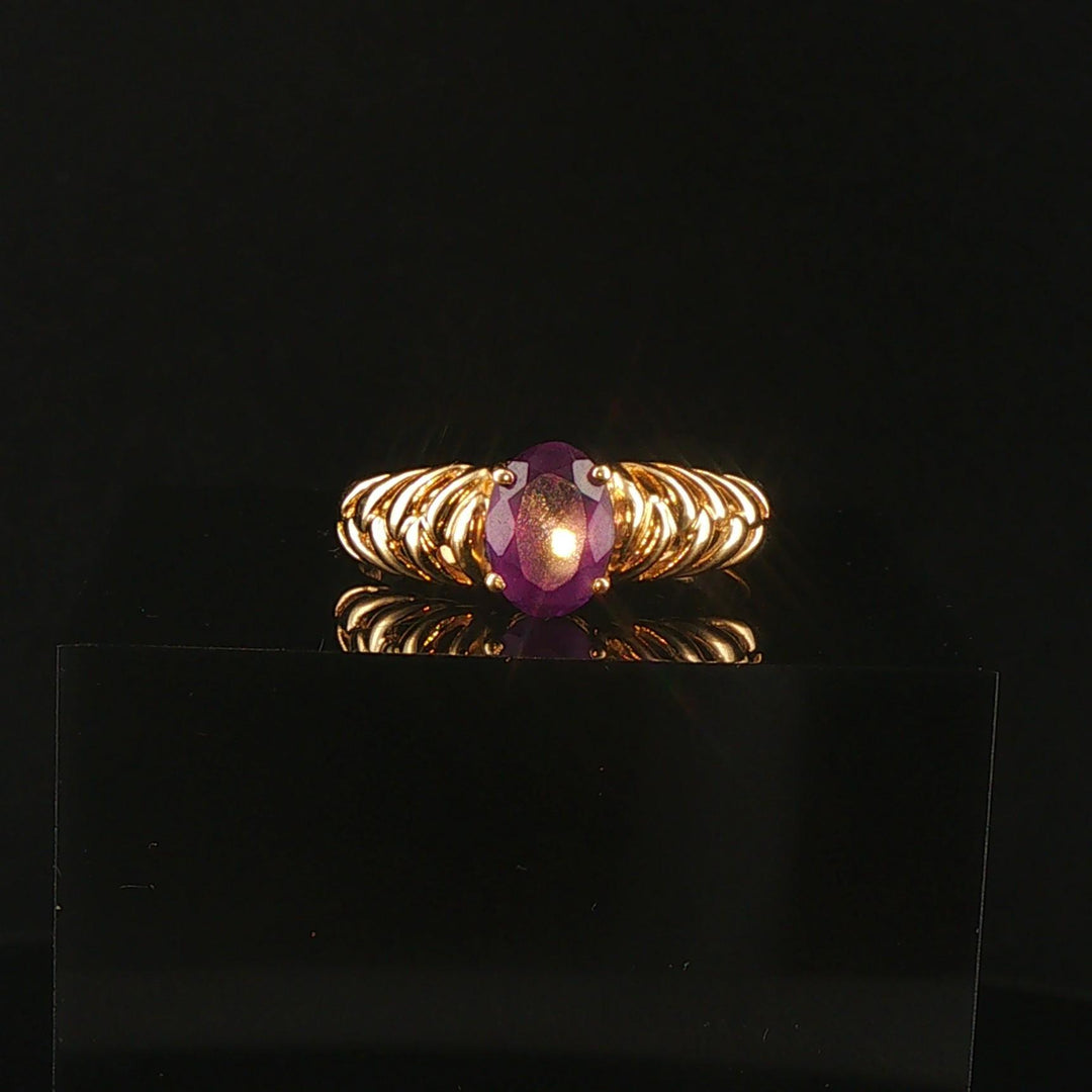 14k Yellow Gold and 1ct Oval Amethyst Ladies Ring Size 9.25