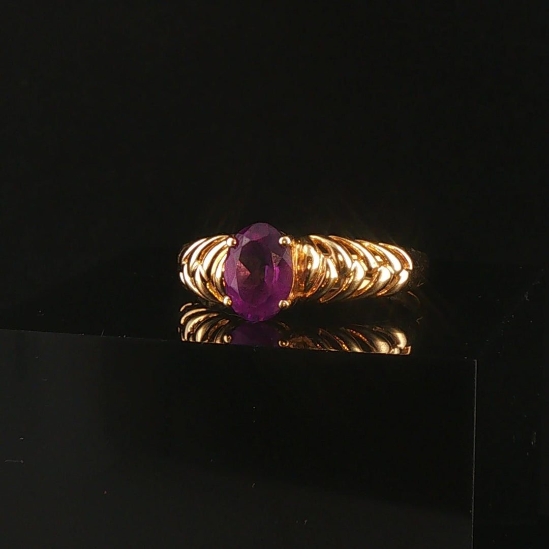 14k Yellow Gold and 1ct Oval Amethyst Ladies Ring Size 9.25