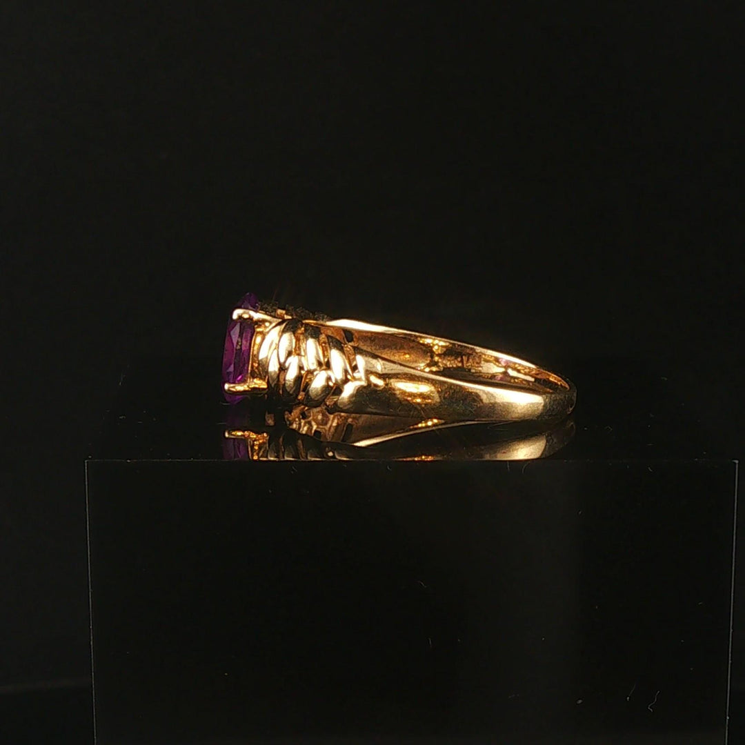 14k Yellow Gold and 1ct Oval Amethyst Ladies Ring Size 9.25