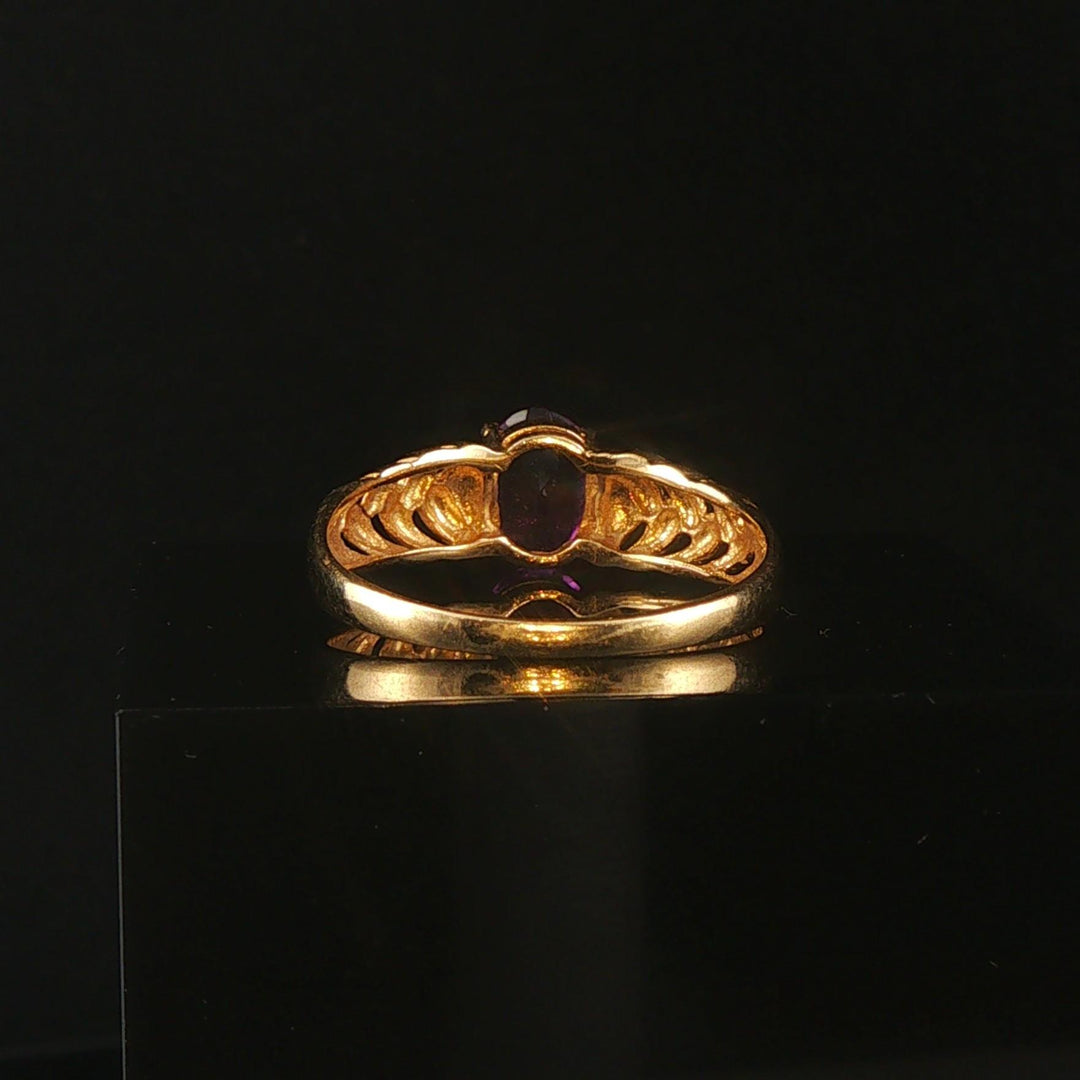14k Yellow Gold and 1ct Oval Amethyst Ladies Ring Size 9.25