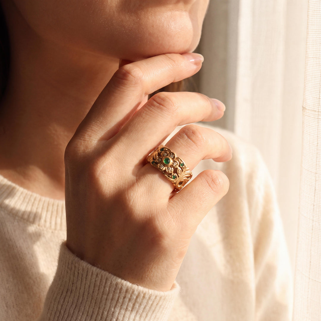 14k Yellow Gold Emerald and Diamond Vintage Band Ring Size 4.75