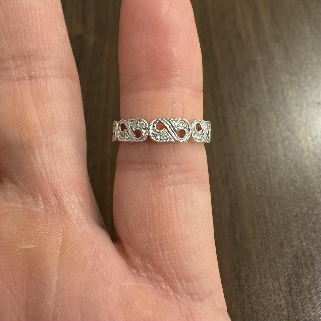 18k White Gold and 0.50cttw Diamond Vintage Filigree Band Ring Size 6