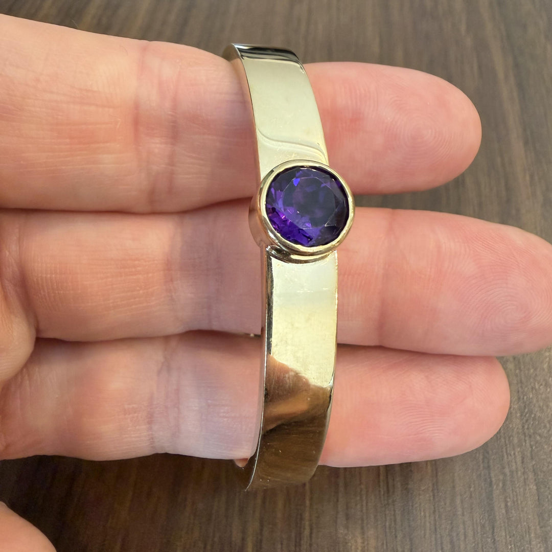 14k Yellow Gold and Bezel Set Amethyst 18.2g Polished Bangle Bracelet 7"