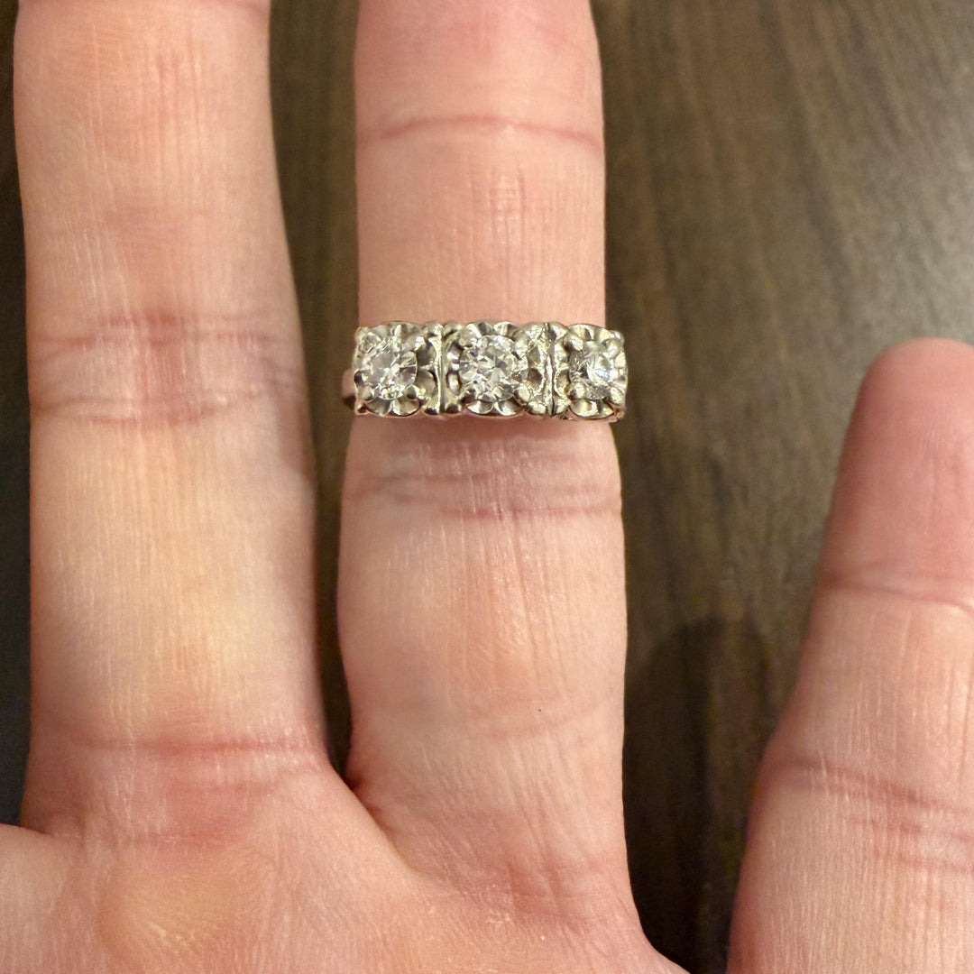 14k White Gold and 1cttw Three Diamond Vintage Ring Size 8