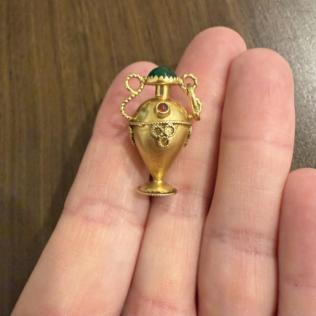 18k Yellow Gold and Cabochon Glass 6.8g Vintage Amphora Charm Pendant Italy