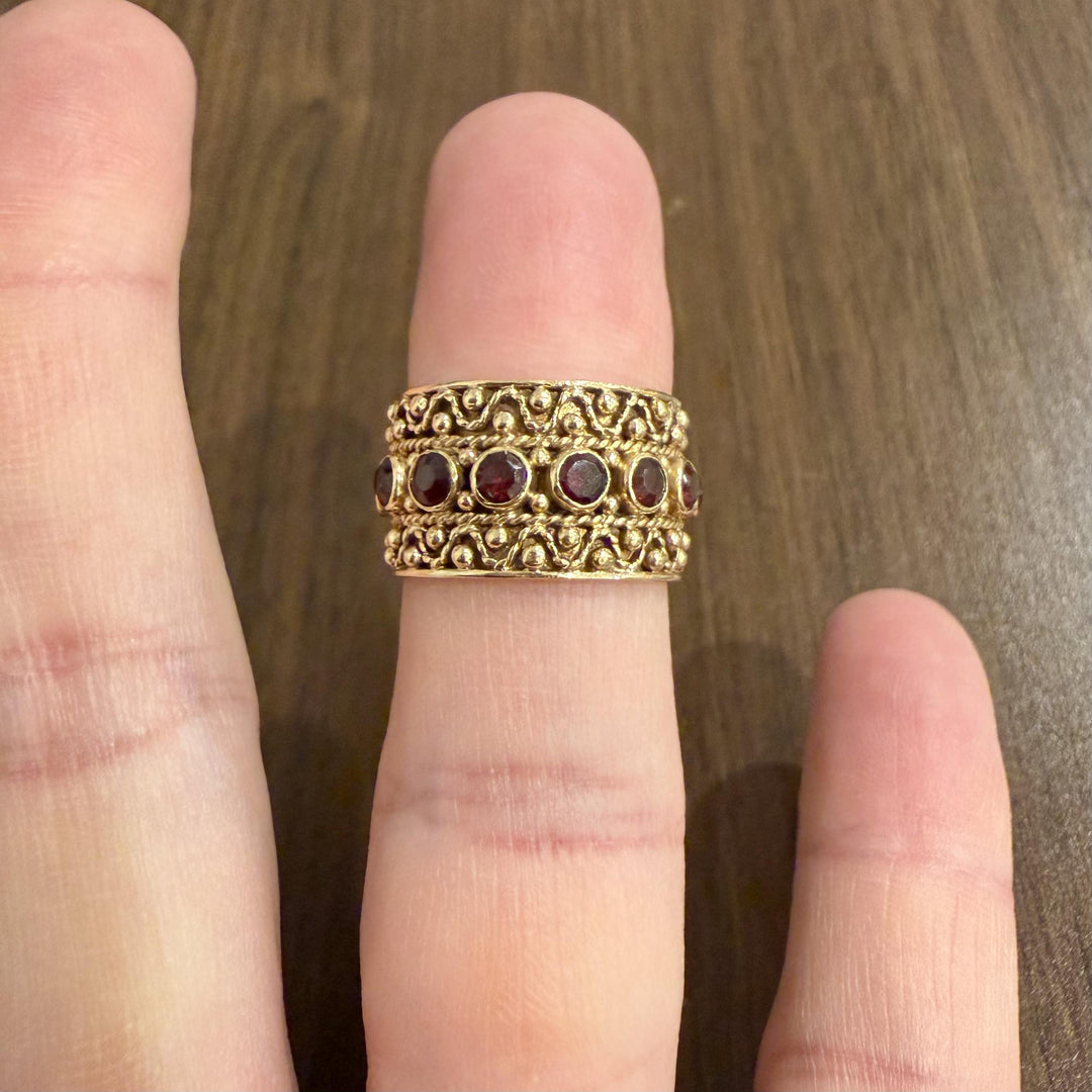14k Yellow Gold and Garnet 7.3g Solid Vintage Ladies Band Ring Size 7