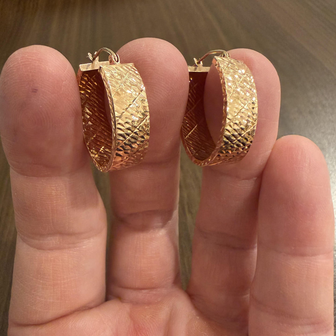 14k Rose Gold 3.4g Hollow Diamond Cut Hoop Earrings 1"