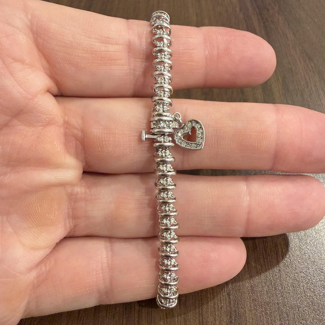 14k White Gold and 0.75cttw Diamond Heart Charm Link Bracelet 7.25"