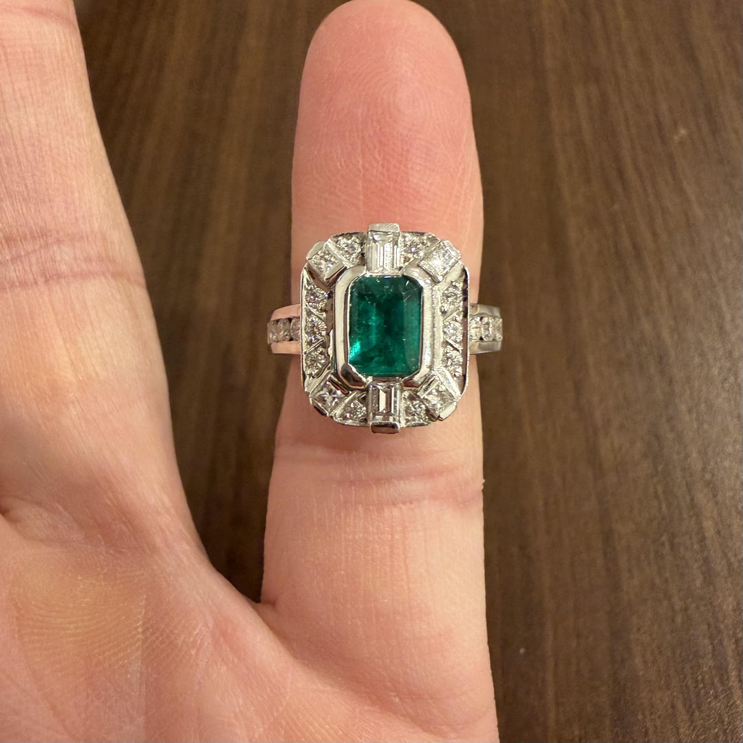 18k White Gold Emerald and 0.73cttw Diamond Vintage Ring Size 5
