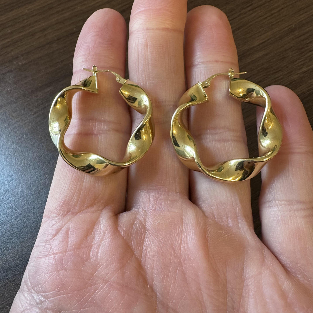 18k Yellow Gold 4.6g Hollow Light Polished Twist Hoop Earrings Italy 1.4"