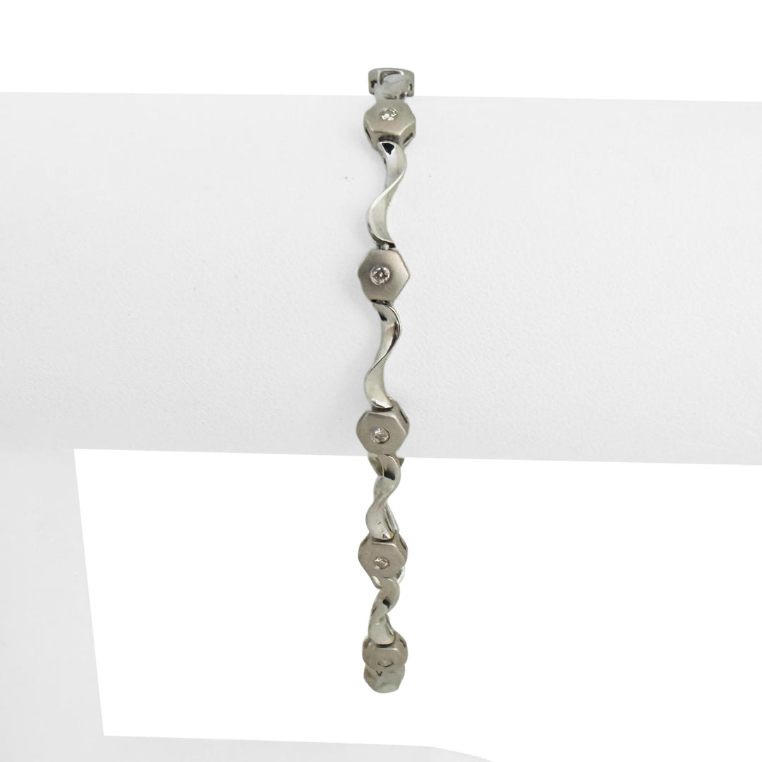 14k White Gold and Diamonds 7g Ladies Wave Link Bracelet 7.25"