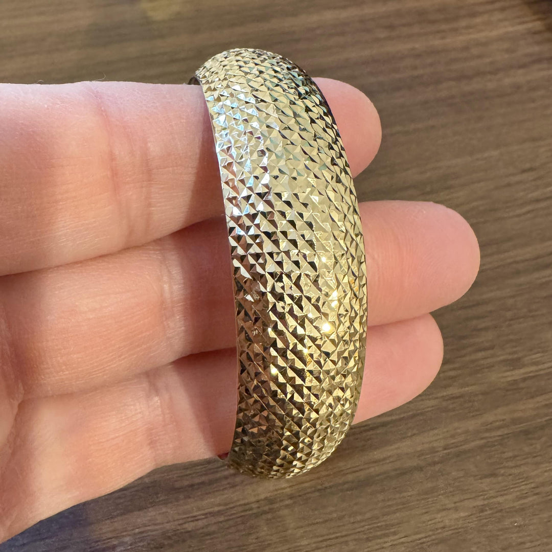 14k Yellow Gold 20.6g Ladies Diamond Cut 17mm Thick Bangle Bracelet 7.5"