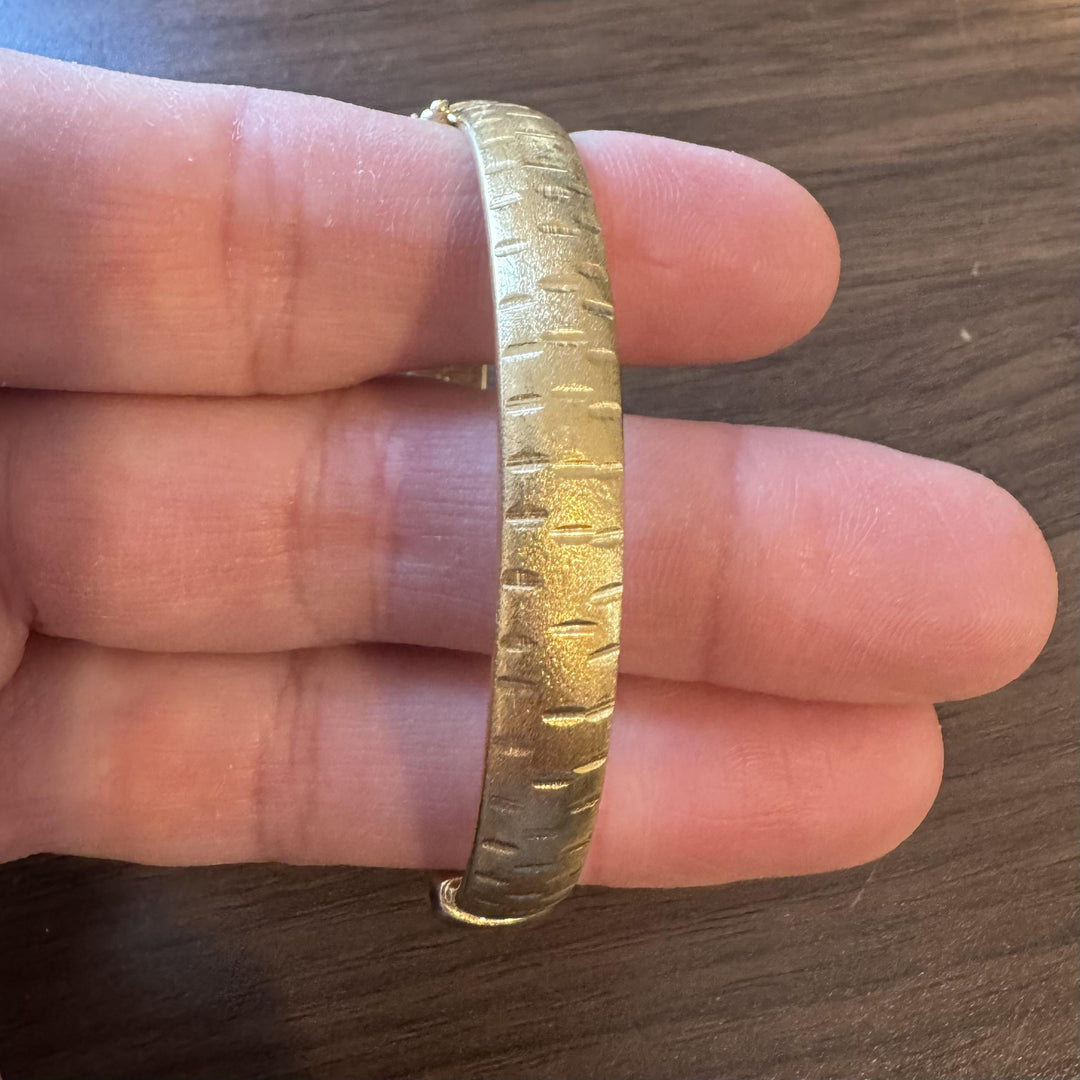 18k Yellow and White Gold 14g Vintage Ladies 8mm Bangle Bracelet Italy 6.75"