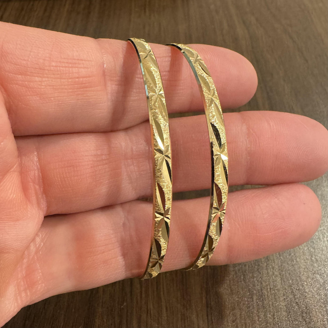 Pair of 18k Yellow Gold 16.7g Solid Vintage Diamond Cut Bangle Bracelets 7.75"