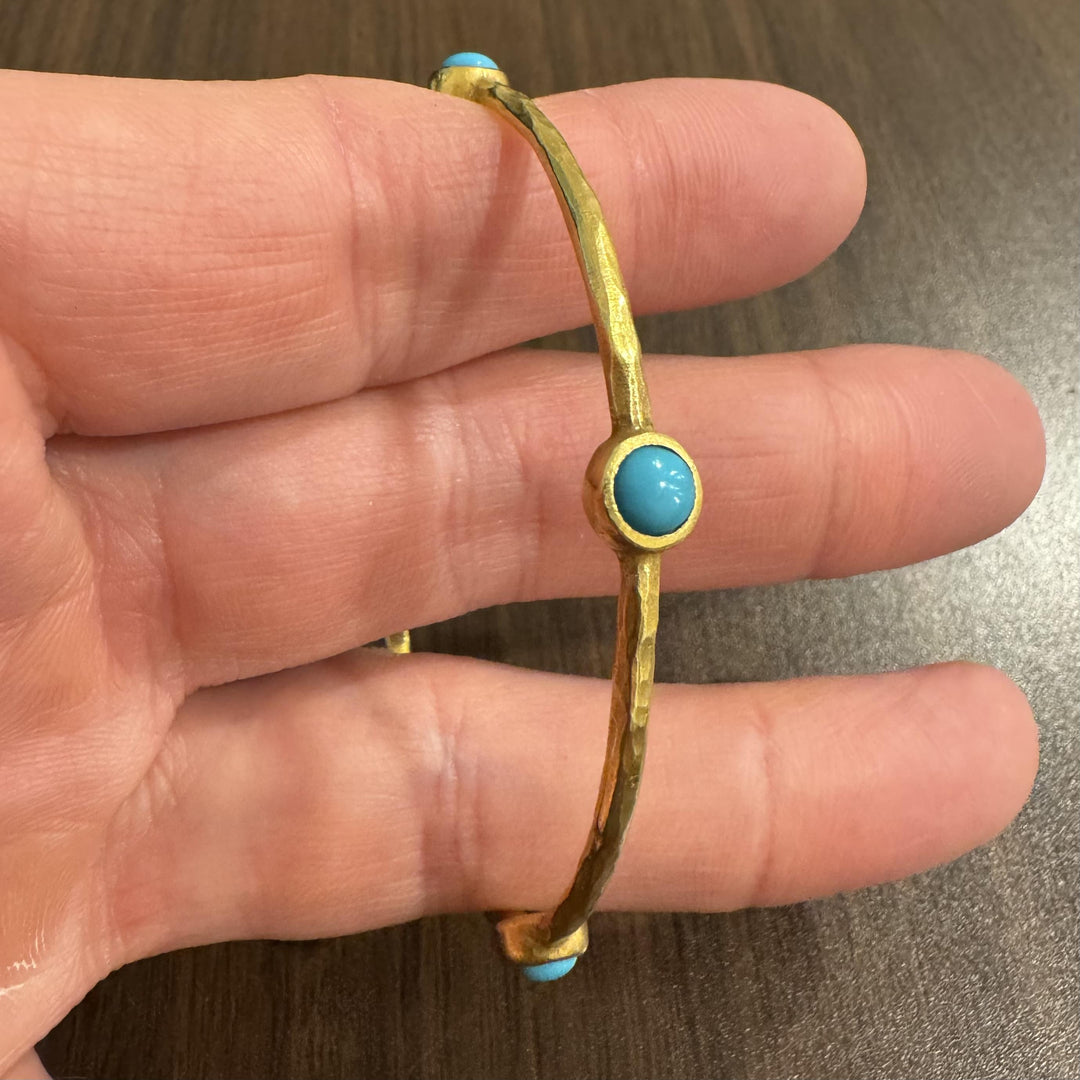 18k Yellow Gold and Cabochon Turquoise 16.4g Vintage Hammered Bangle Bracelet 8"