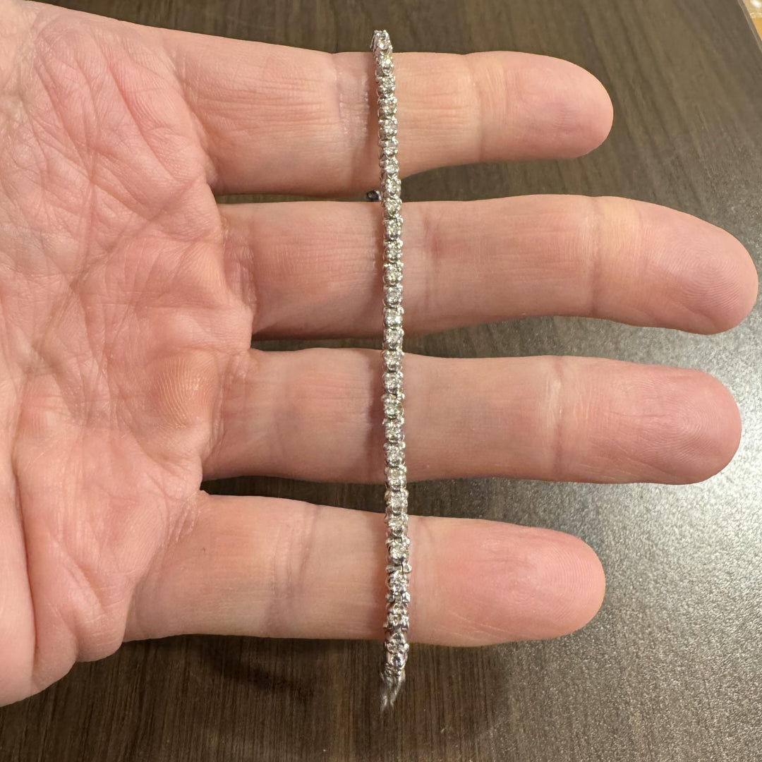 14k White Gold and 1.5cttw Diamond Vintage Ladies Tennis Bracelet 7.75"
