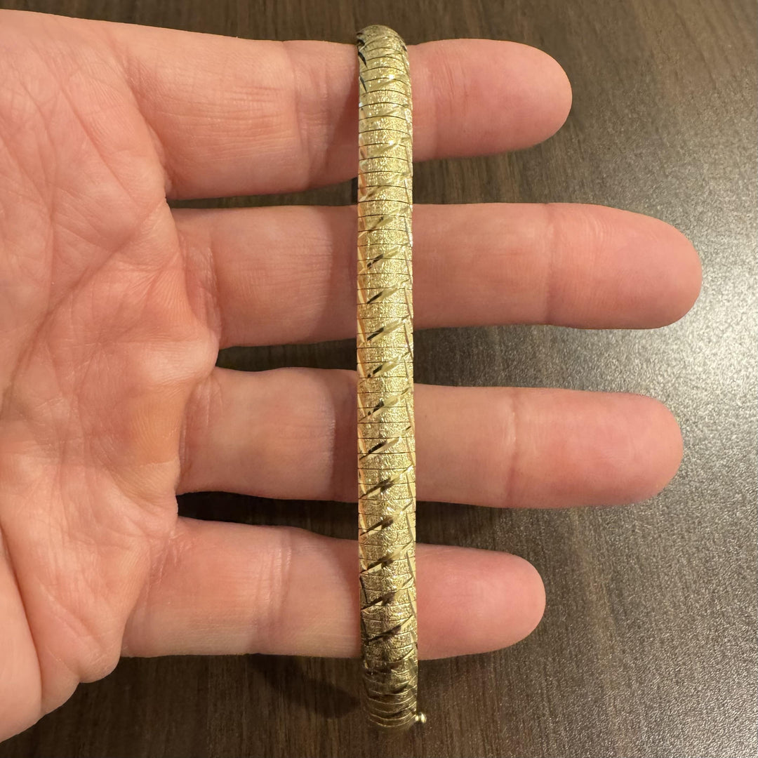 14k Yellow Gold 17.7g Solid Textured Diamond Cut Omega Link Bracelet Italy 7"