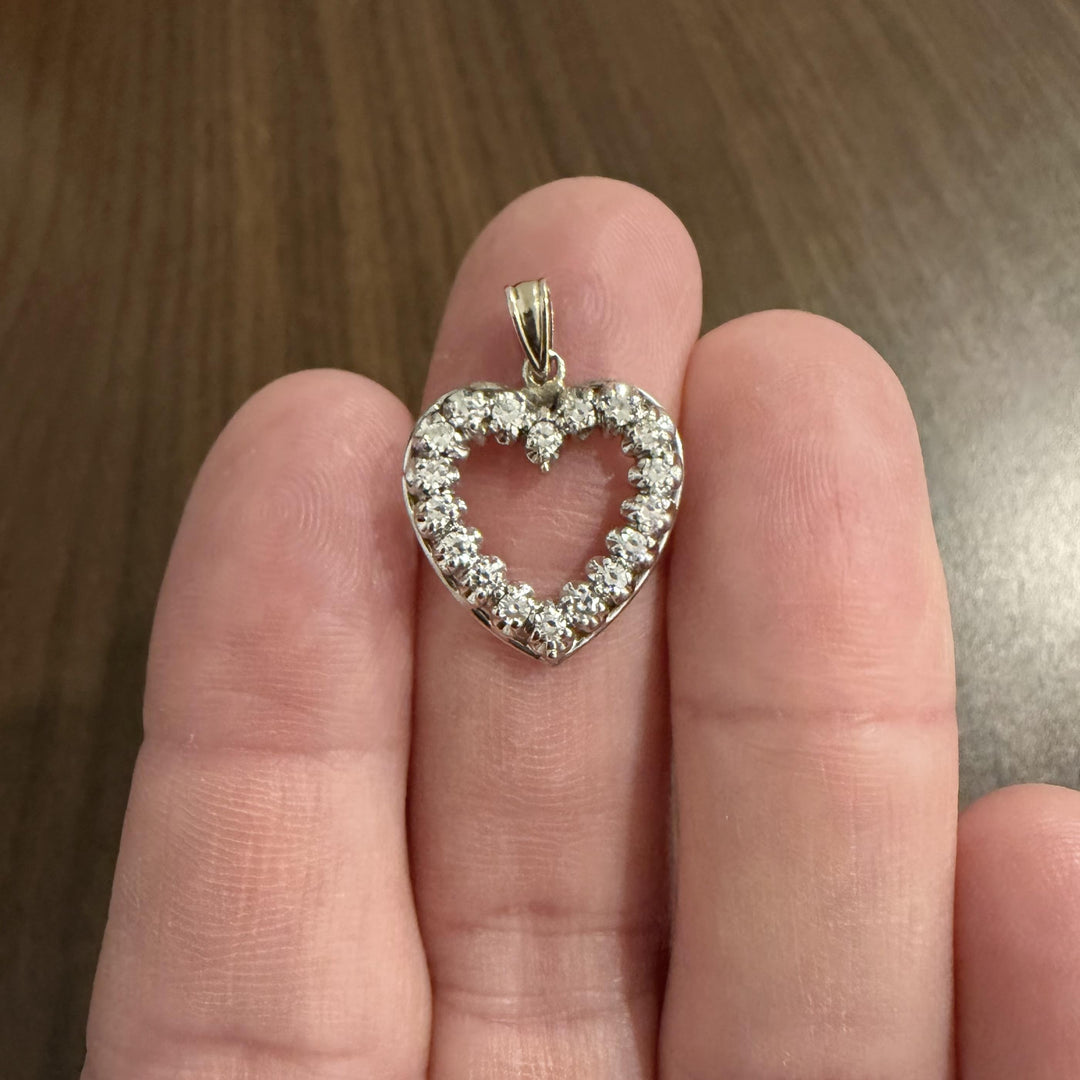 14k White Gold and 0.30cttw Diamond Vintage Heart Pendant 1"