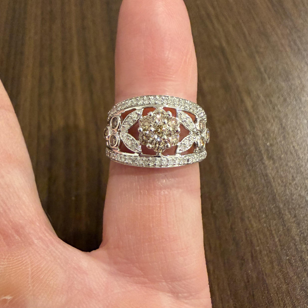 14k White Gold 1cttw White and Champagne Diamond Floral Band Ring Size 6