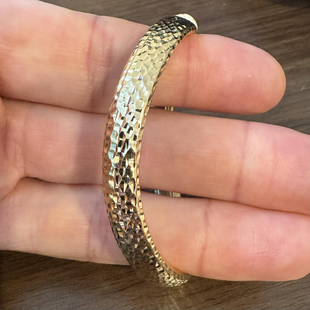 14k Yellow Gold 15.8g Ladies Textured Curved Bangle Bracelet Italy 6.75"