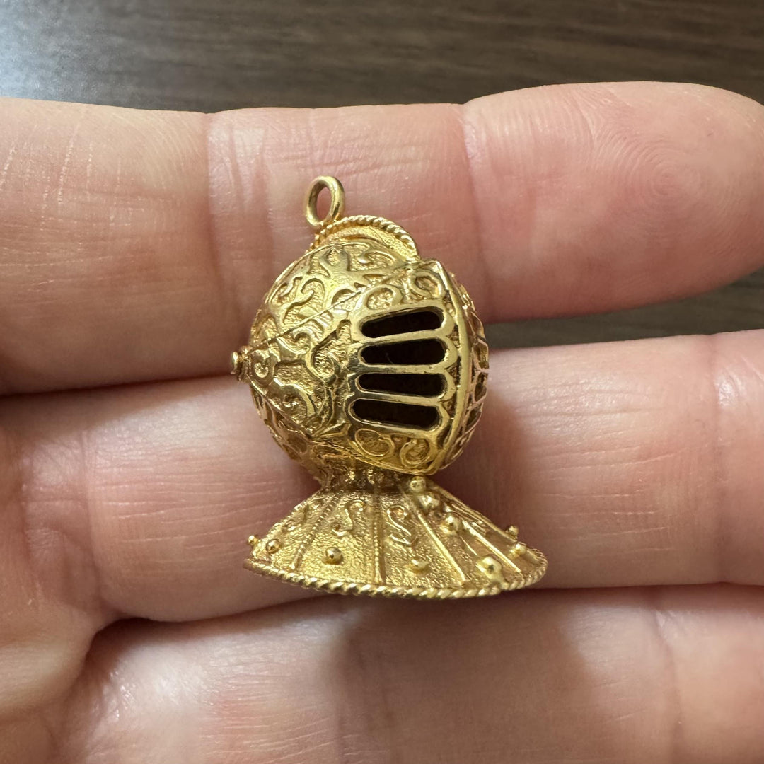 18k Yellow Gold 14g Vintage Articulated Knight's Armor Charm