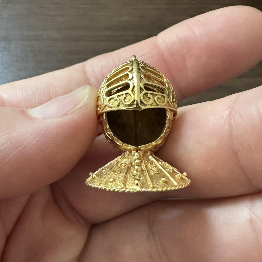 18k Yellow Gold 14g Vintage Articulated Knight's Armor Charm