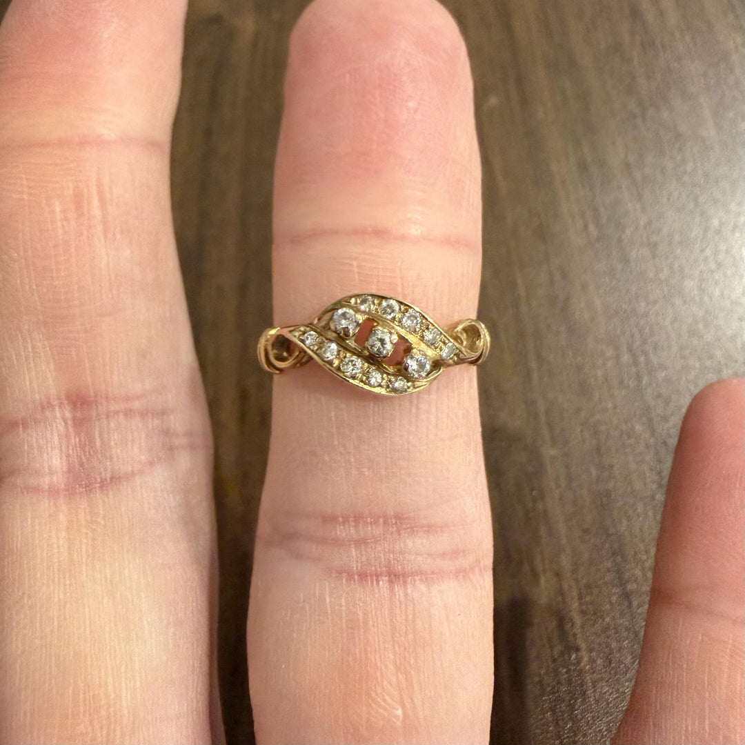 14k Yellow Gold and 0.15cttw Diamond Vintage Ladies Band Ring Size 6.75