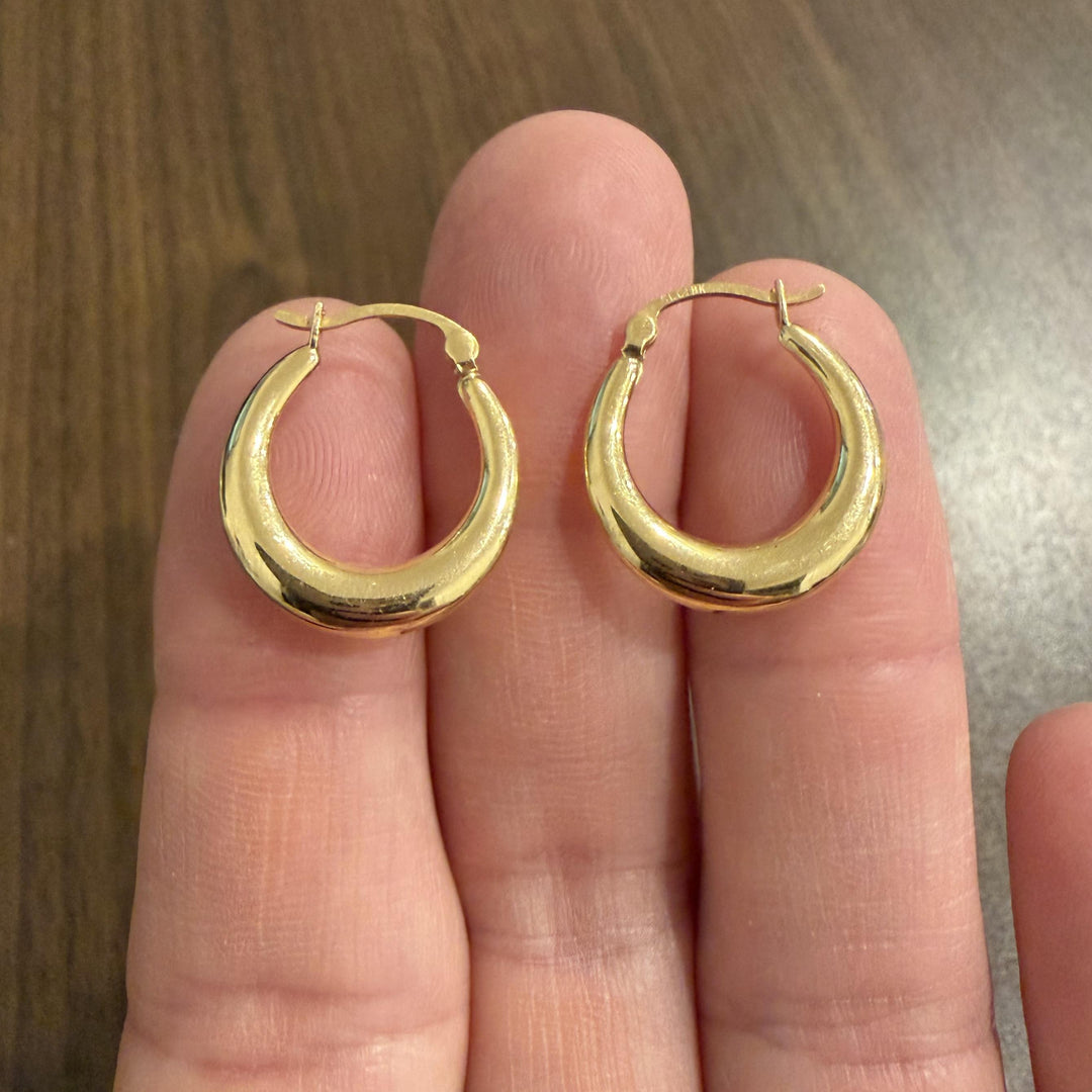 18k Yellow Gold 1.8g Light Polished Hoop Earrings