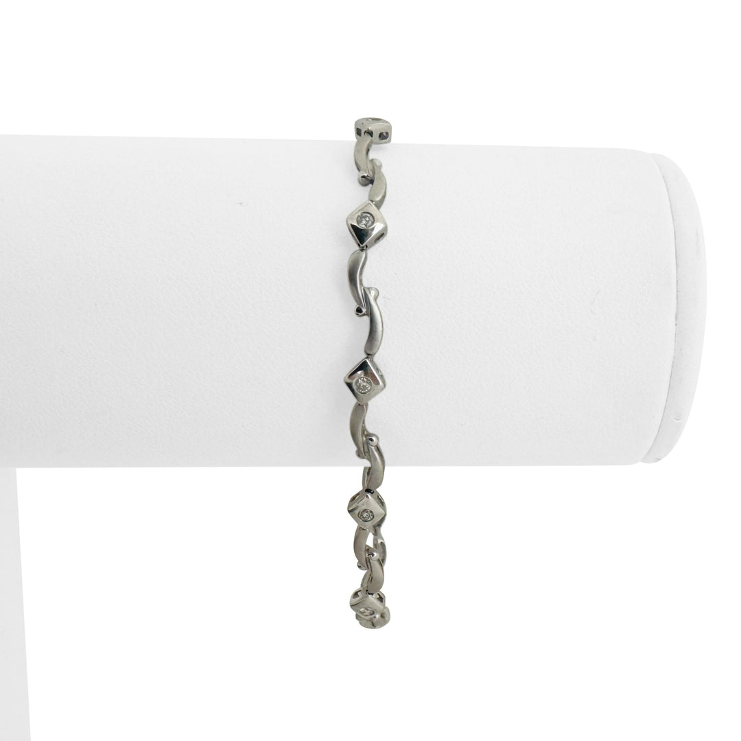 14k White Gold and 0.25cttw Flush Set Diamond Link Bracelet 6.75"
