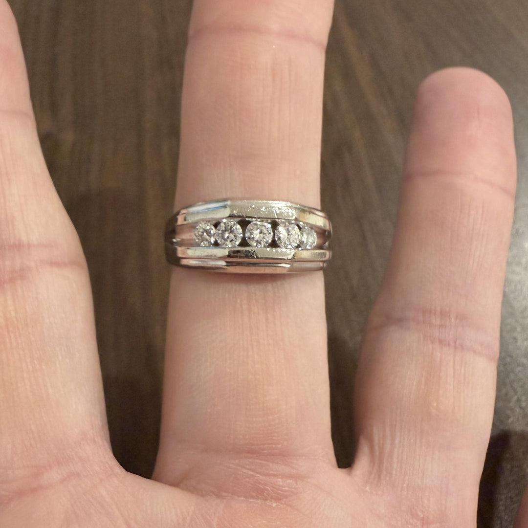 14k White Gold and 0.50cttw Five Diamond Men's Solid Band Ring Size 11
