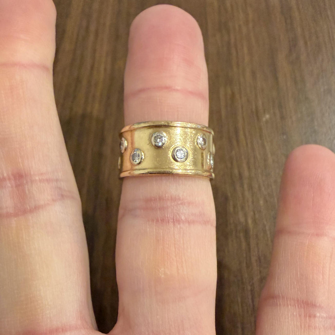 14k Yellow Gold and 0.75cttw Bezel Set Diamond Vintage Solid Band Ring Size 7