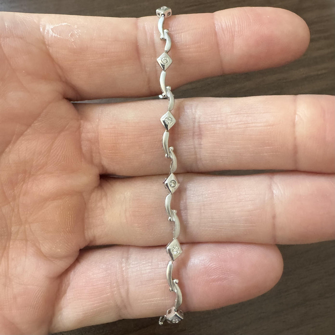14k White Gold and 0.25cttw Flush Set Diamond Link Bracelet 6.75"