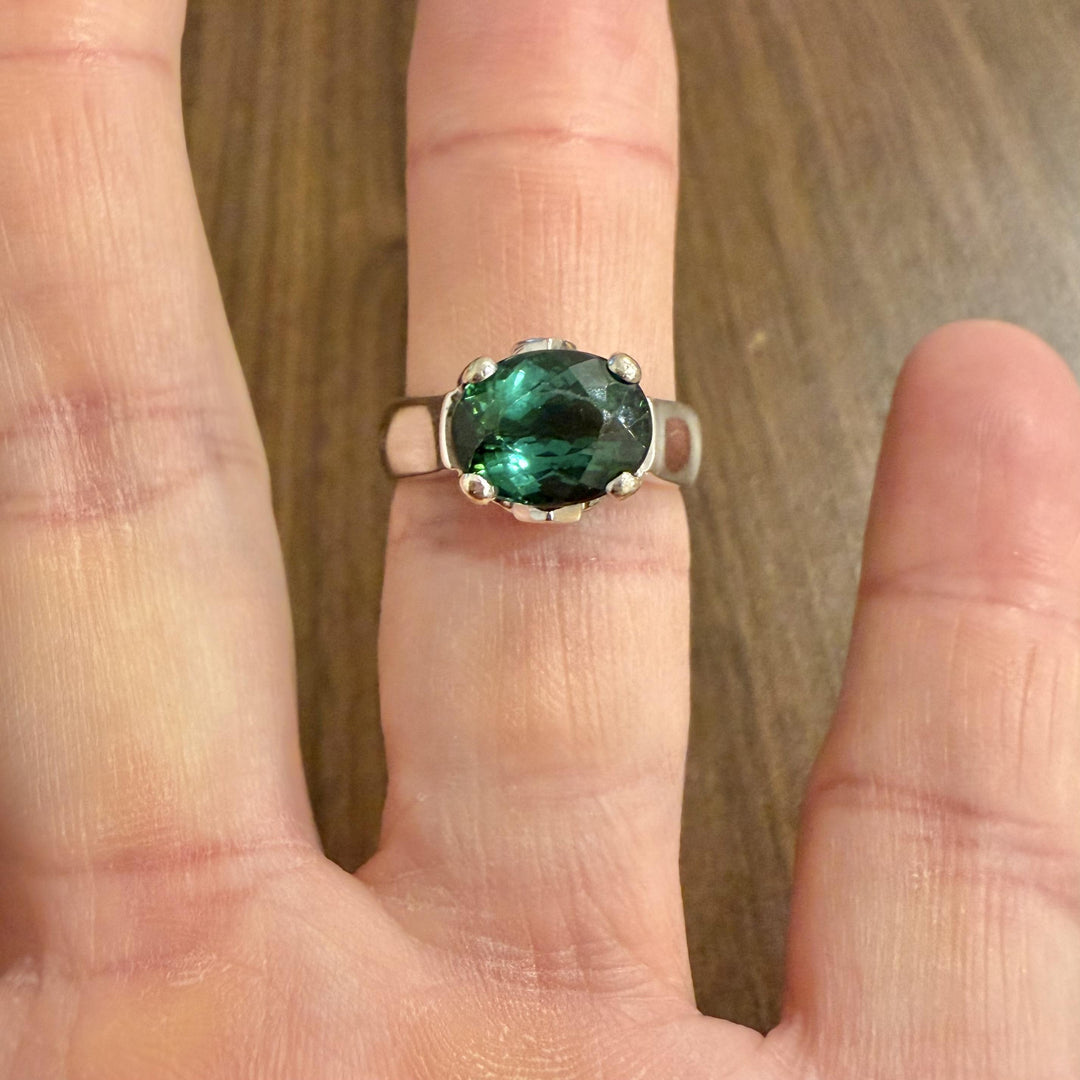 14k White Gold and 2.24ct Oval Cut Green Tourmaline Vintage Ring Size 8.5