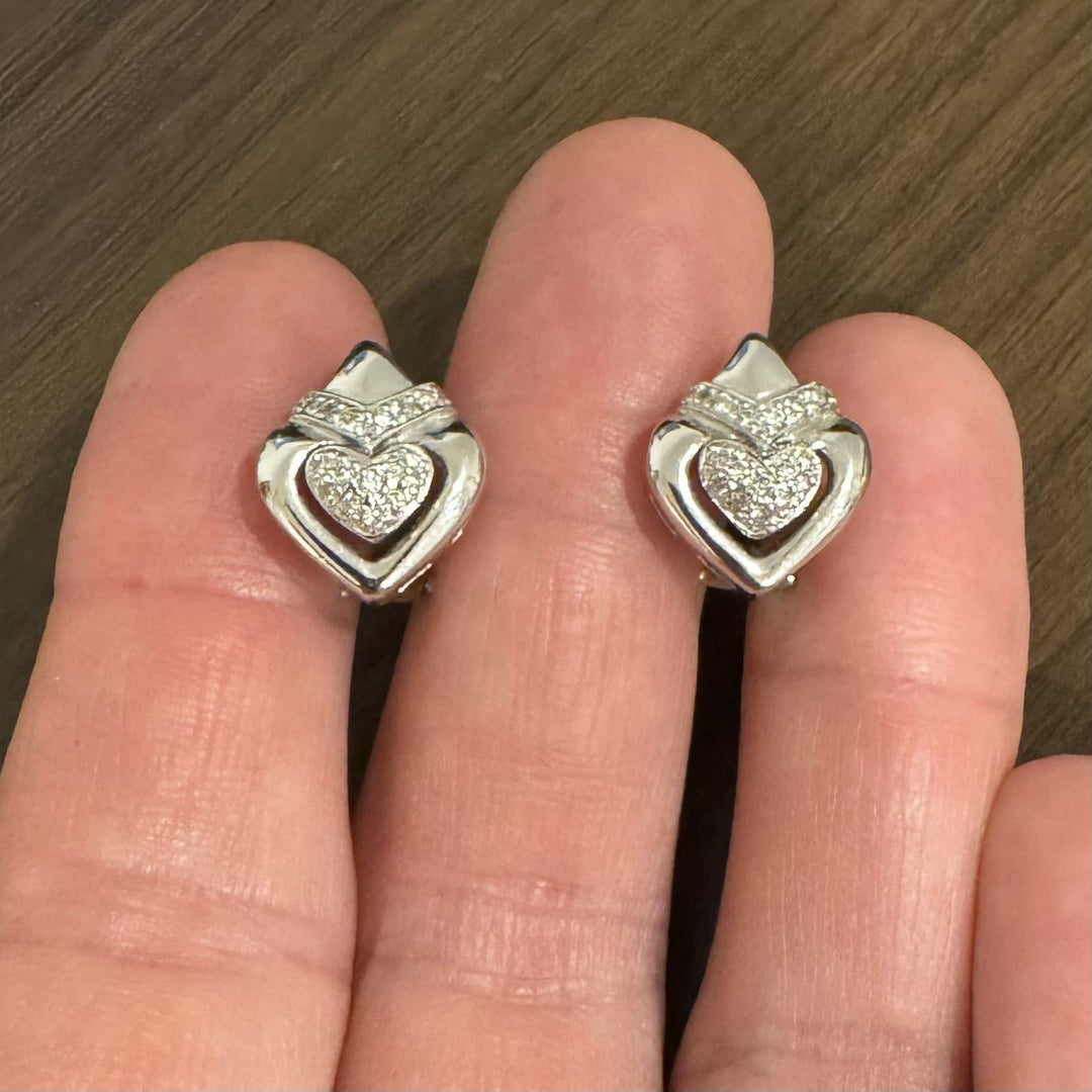 18k White Gold and 0.50cttw Diamond Heart Stud Earrings