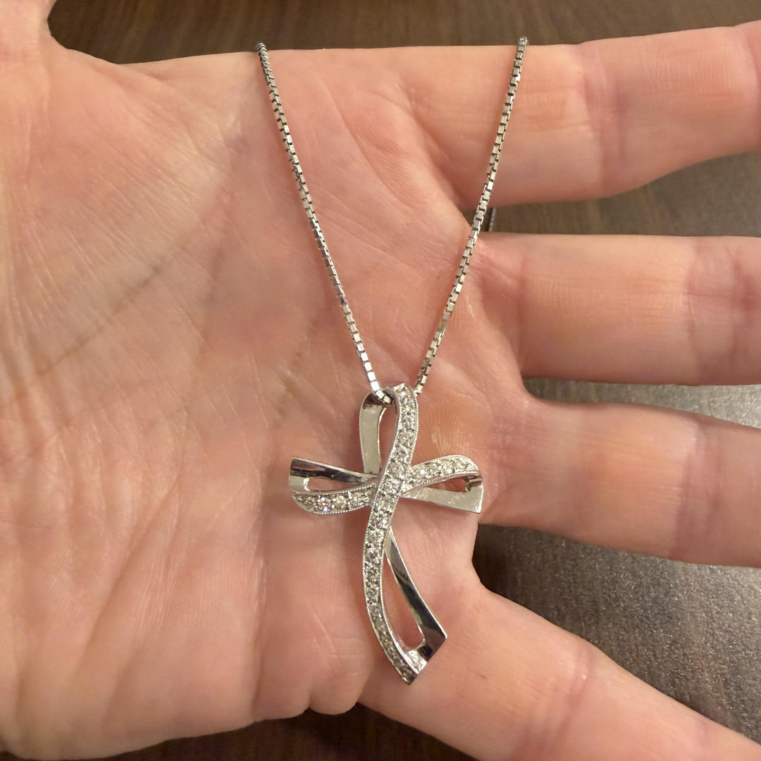 14k White Gold and 1cttw Diamond Fancy Cross Pendant Necklace Italy 20"